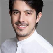 Profesor de historia del teatro, actuación (todas las edades), dirección escénica y teoría dramática.
